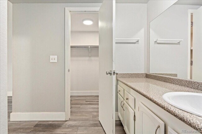 Building Photo - "Charming 2-Bed Condo with Cozy Fireplace in Prime Arvada Location!"