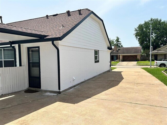 Building Photo - 1601 Washington Dr