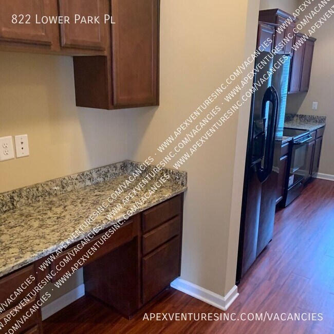 Building Photo - 822 Lower Park Pl