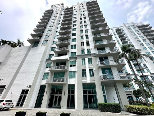 Building Photo - 300 S Australian Ave