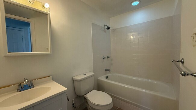 Building Photo - Spacious Colonial in Austin Ridge