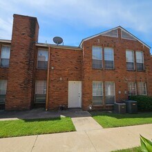 Building Photo - 1400 Darr St