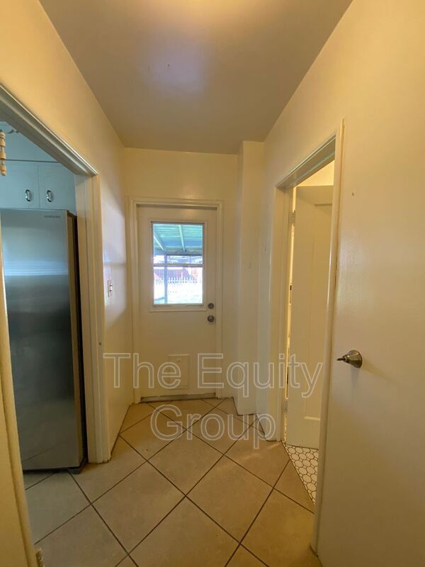 Building Photo - 801 S Sowell St