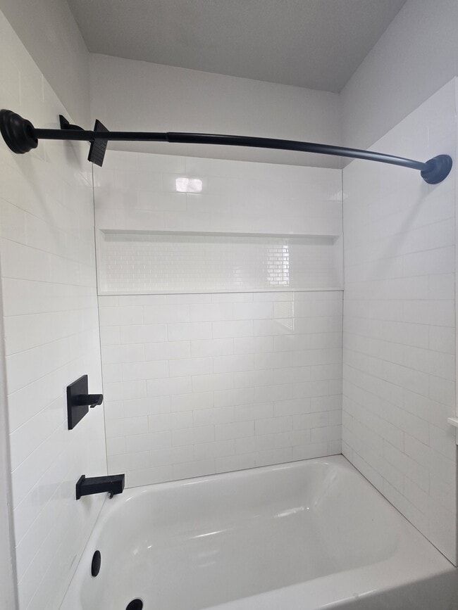 Building Photo - 250 Millwood N