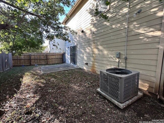 Building Photo - 106 Adelaide Oaks