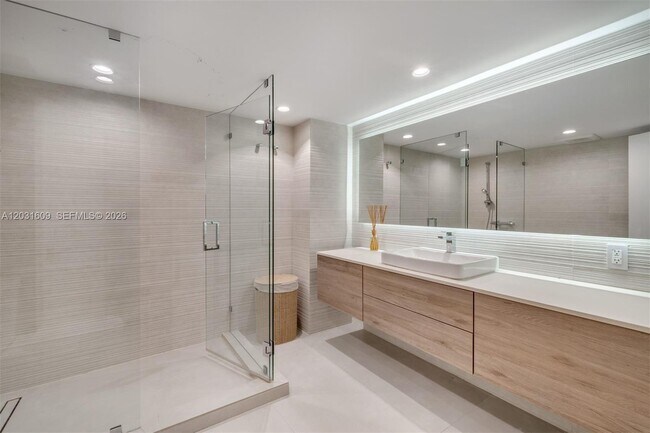 Building Photo - 10659 NE Quay Bridge Ct