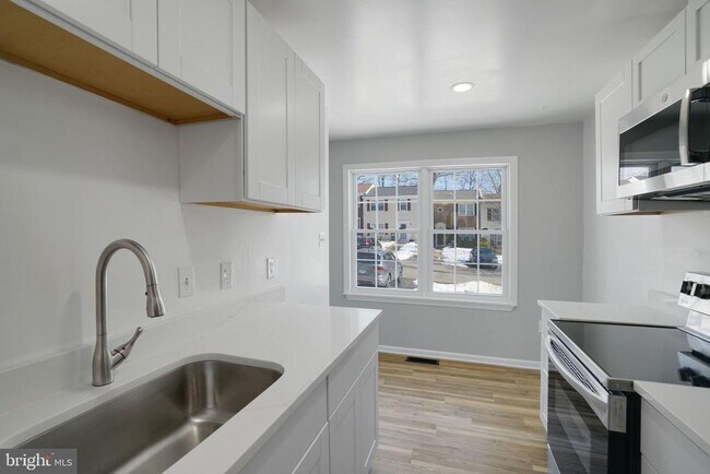 Building Photo - 12346 Woodlawn Ct