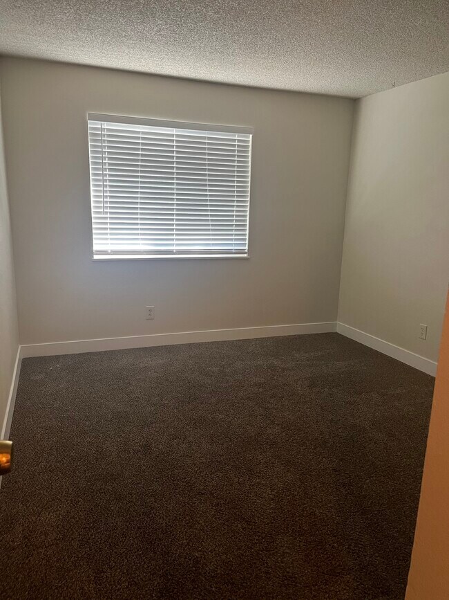 Master bedroom - 13352 E Jewell Ave