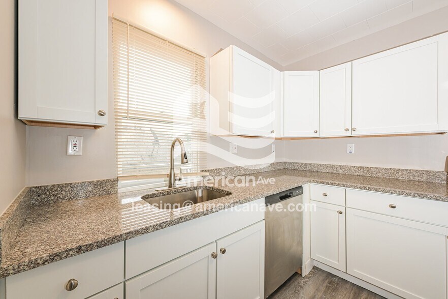 Building Photo - 856 Broad St