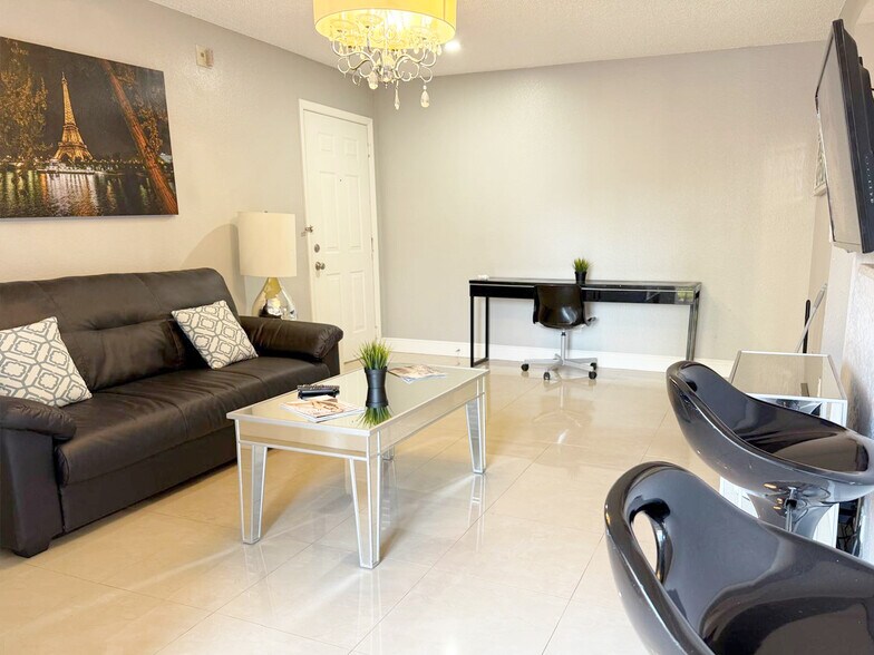 Building Photo - 11582 Westwood Blvd