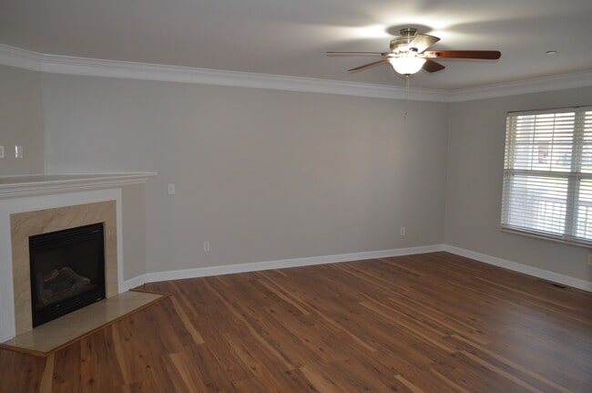 Building Photo - 1401 Peppermint Ln