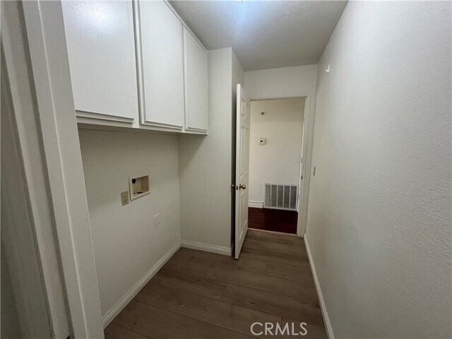 Building Photo - 926 Essex Rd