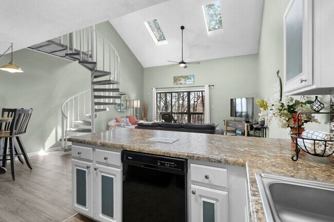 Building Photo - Free Utilities!! Seasonal Rental Available from Sept 10, 2025 through March 31, 2026