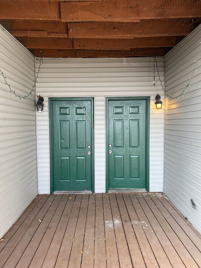 Building Photo - 2300 S 9th St