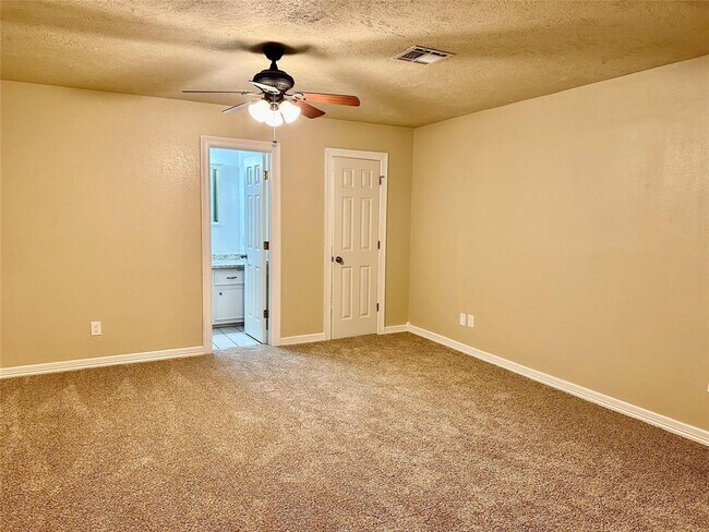 Building Photo - 239 Ridgewood Dr