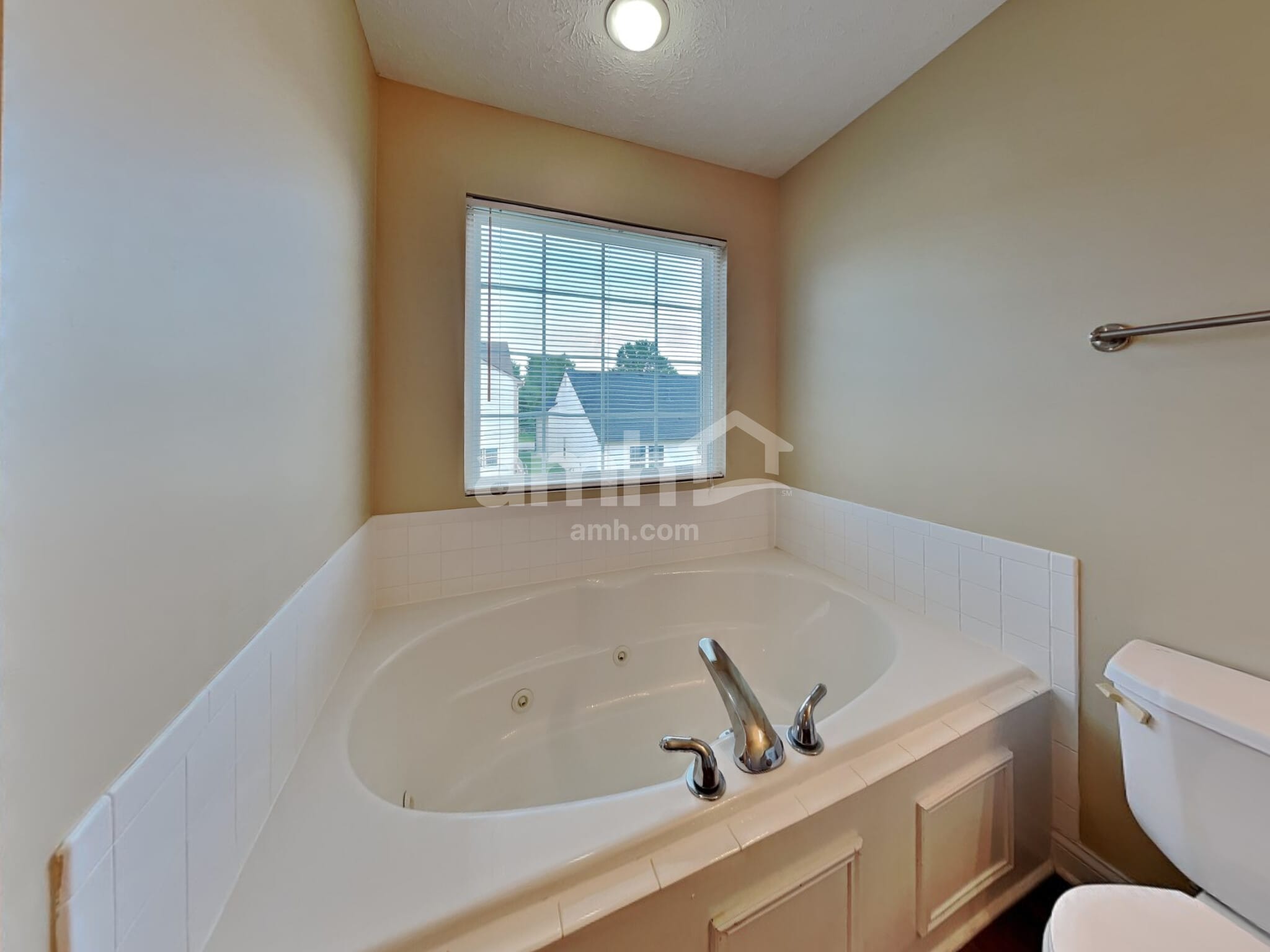 Building Photo - 10430 Wintergreen Way