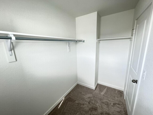 Building Photo - 4322 Fellows Dr