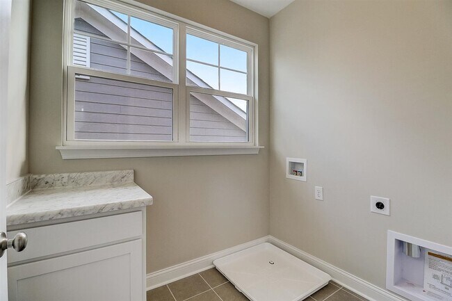 Building Photo - 6971 Pickett Pl