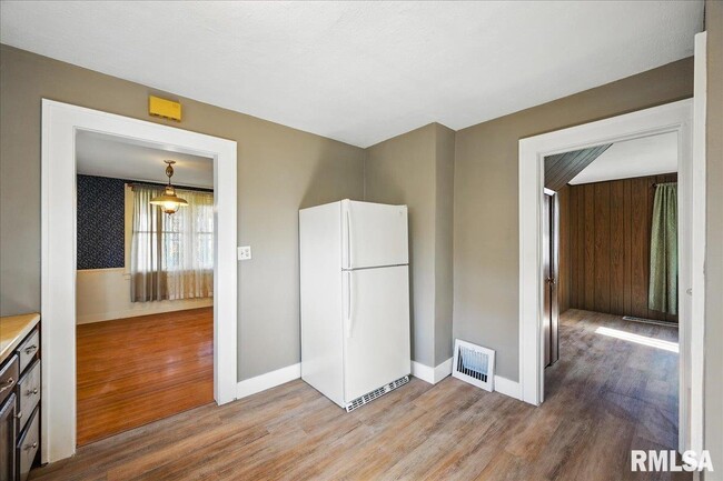 Building Photo - 3110 N Sherwood Ave