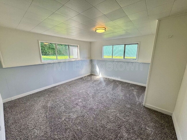 Building Photo - 6999 SE Norbert Dr