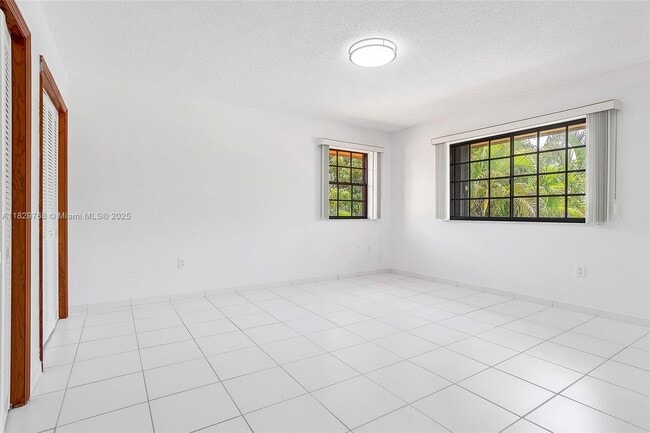 Building Photo - 443 SW 21st Rd