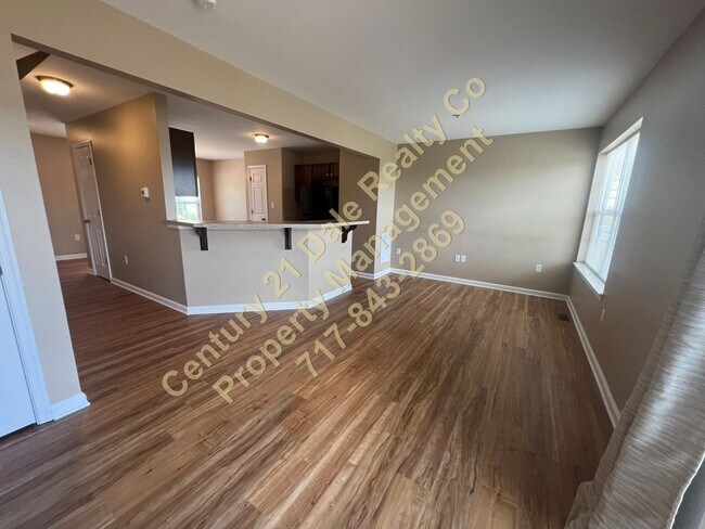 Building Photo - 210 Royal Dr