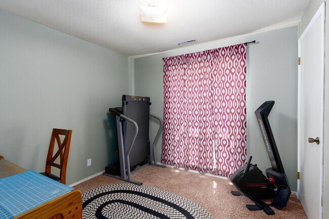 Building Photo - 2501 Grandview Cir