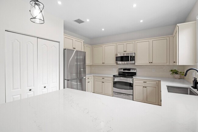 Building Photo - 6007 SW Bald Eagle Dr