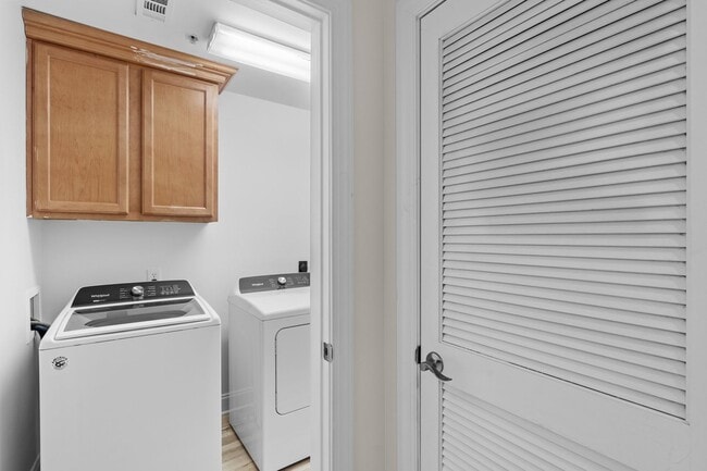 Building Photo - Upgraded First-Floor Condo in Old Bay Village – Located in Destin close to the Bay, Harbor and Be...