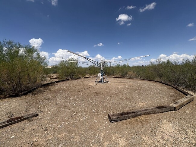 Building Photo - Vail School District Horse property with f...