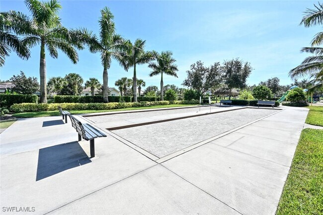 Building Photo - 2080 Wellington St