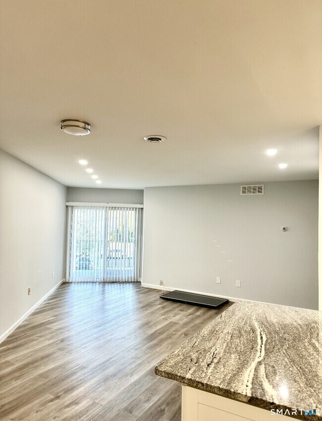 Building Photo - 126 Biruta St