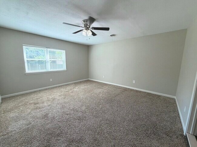 Building Photo - 1005 Idlewood Ave