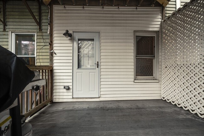 Building Photo - 114 Trenton St
