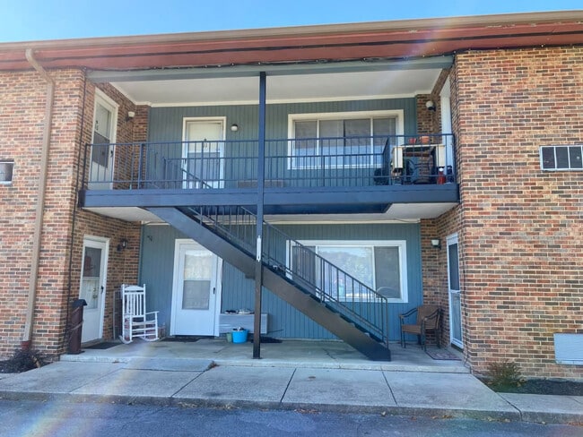 Building Photo - 361 Belmont Dr