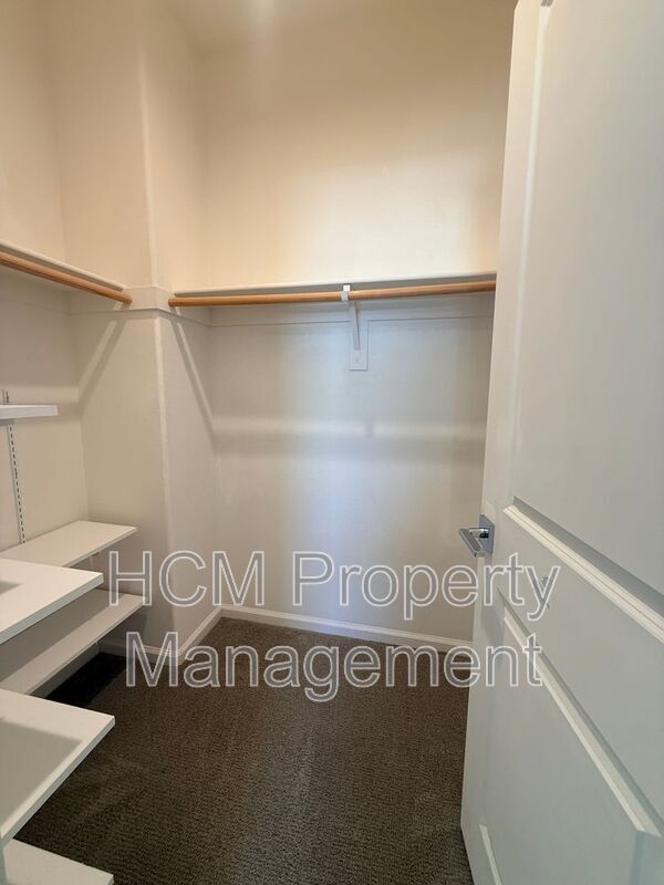 Building Photo - 412 El Paseo