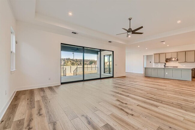 Building Photo - 300 Alava Wy