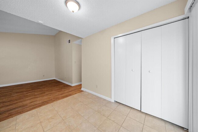 Building Photo - 100 Meteor Dr