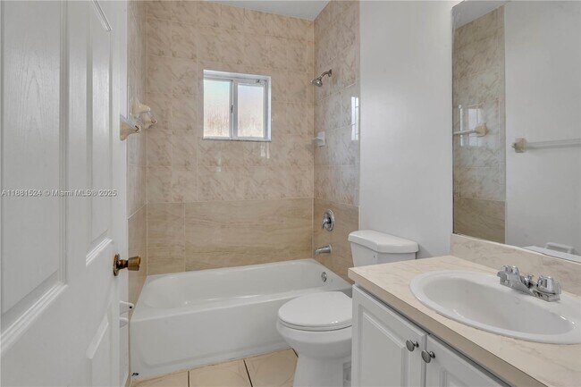 Building Photo - 865 SW 6th St