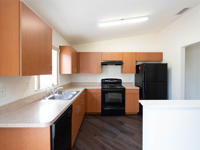 Building Photo - "Freshly Painted 3-Bed  with 2 Baths Home ...