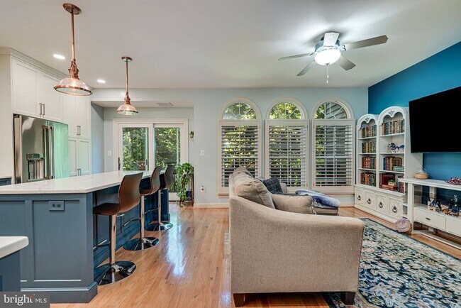 Building Photo - 150 Rees Pl