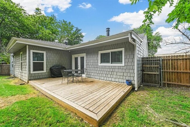 Building Photo - 6209 Calmont Ave