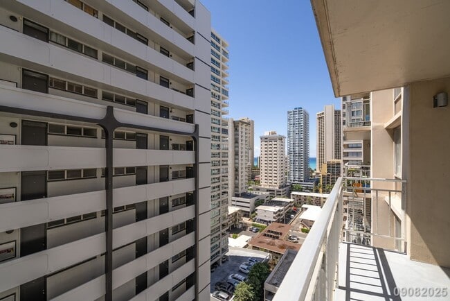 Building Photo - $2,500/mo / 2BR / 1BA • 755 SF • 1 Assigne...