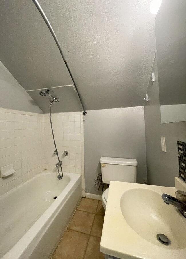 Building Photo - 511 N Poplar St