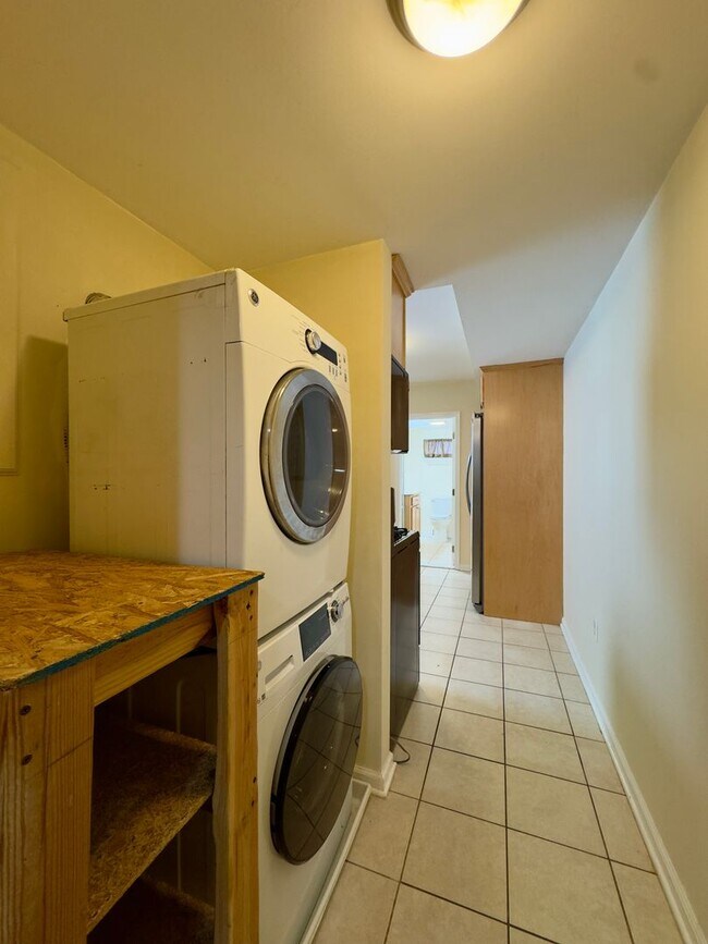 Building Photo - Charming 2 Bedroom/2 Bathroom Townhome in Upper Fells Point, MD!
