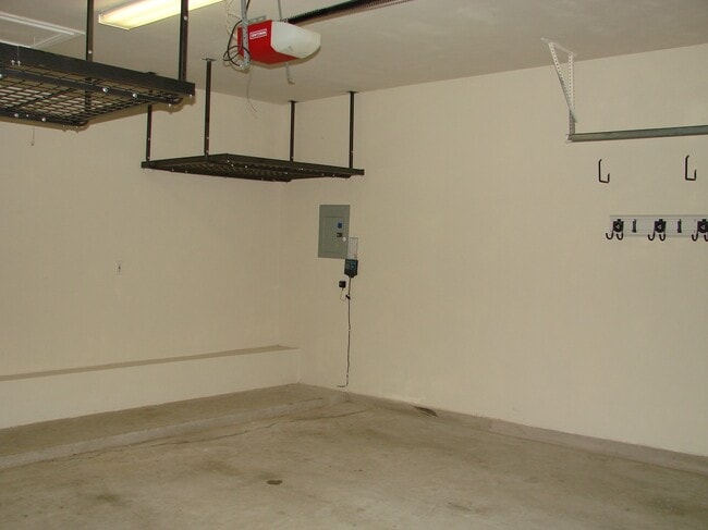 Building Photo - 2910 Blue Dawn Dr