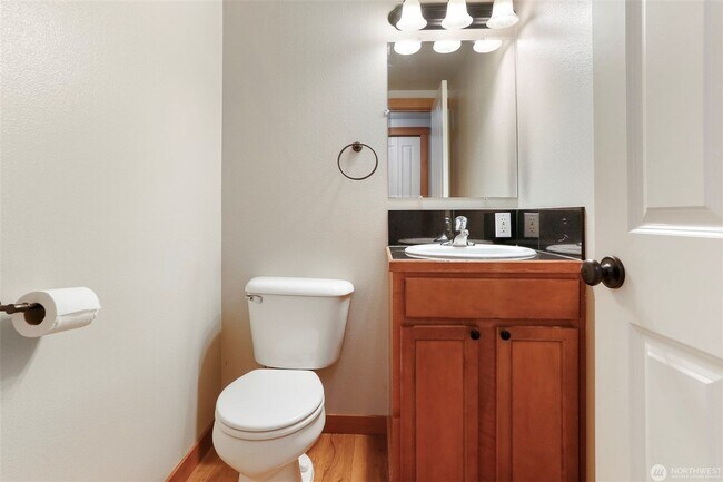 Building Photo - 3Bd/2.5Ba Seattle Townhome