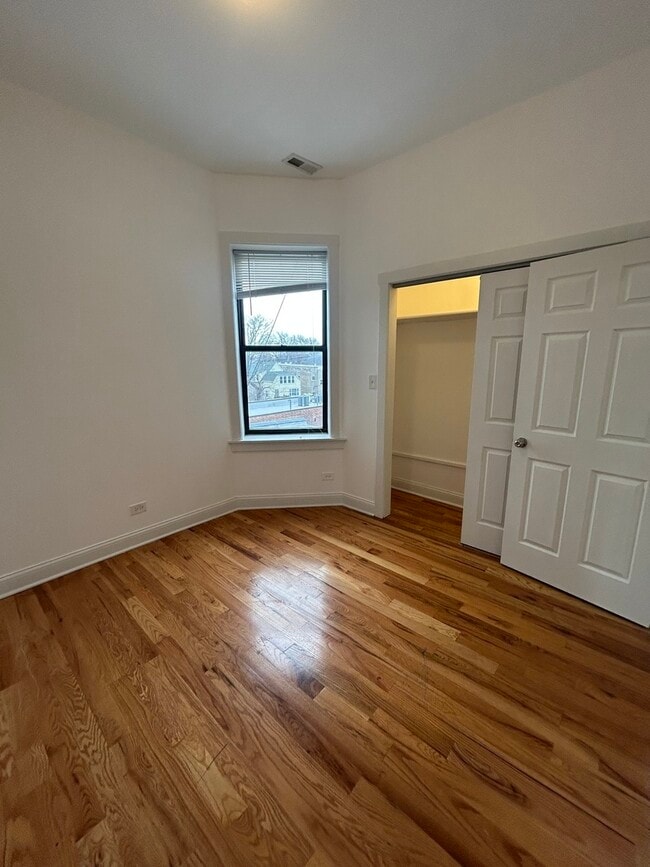 Building Photo - 3025 W Irving Park Rd