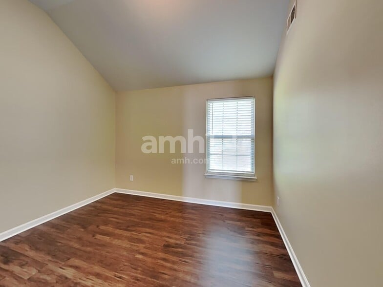 Building Photo - 144 Tyre Dr