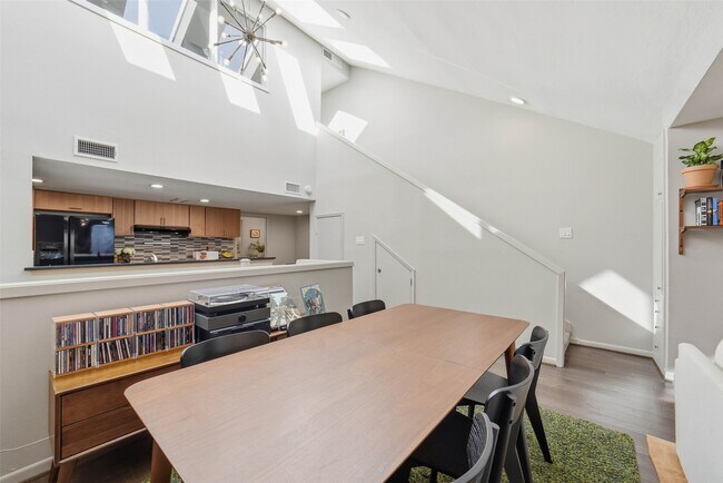 Building Photo - 2310 Steel St